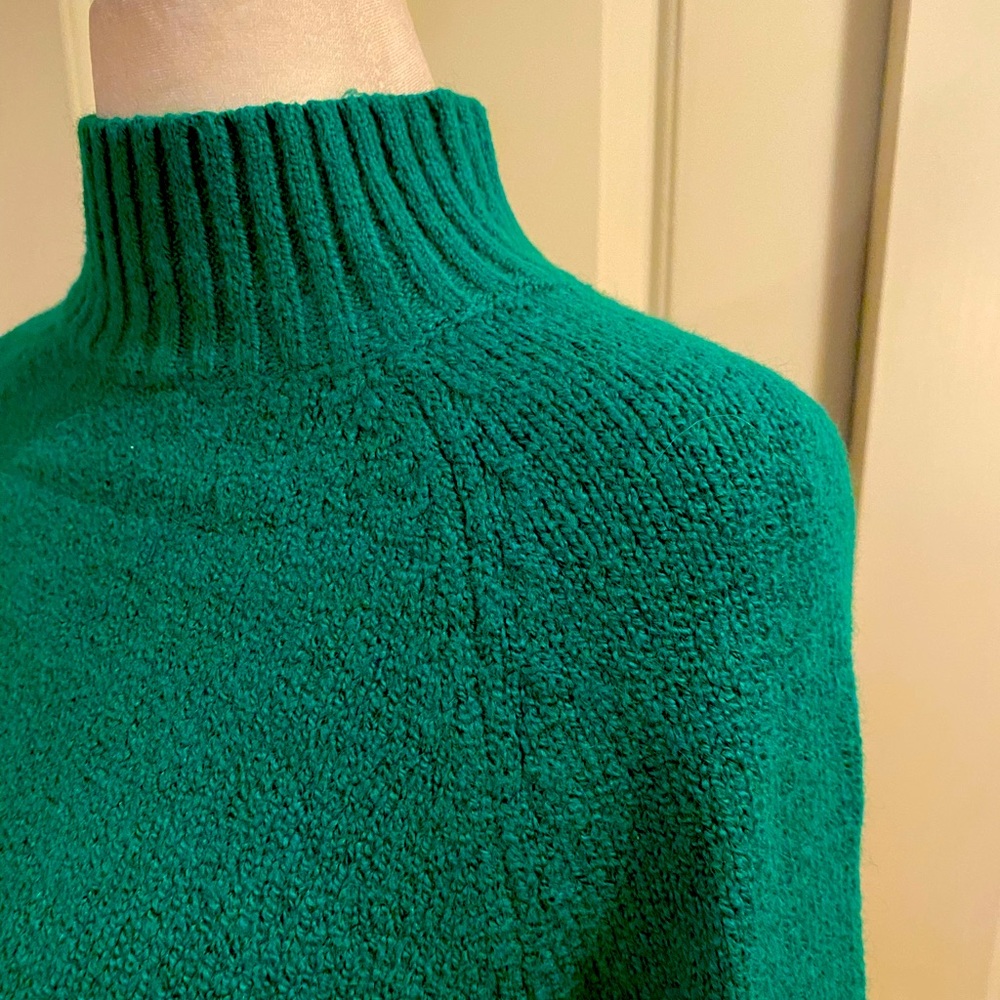 Old Navy Green Mock Neck Sweater 🍀